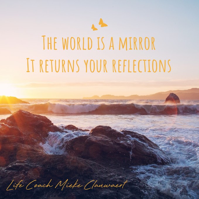 Life mindset & personal coach inspirerende quote - The world is a mirror